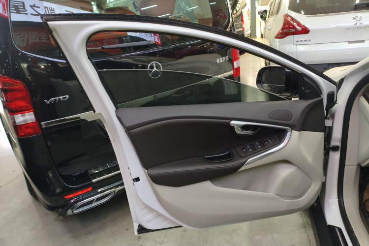 Used Volvo V40 2015 Cross Country T5 AWD Smart Luxury Edition