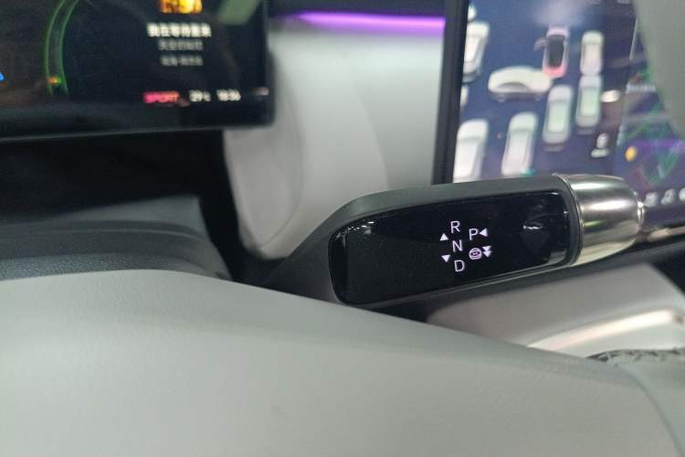 Used XPeng P7+ 2025 Ultra-Long Range Max Flagship Edition Gear Lever