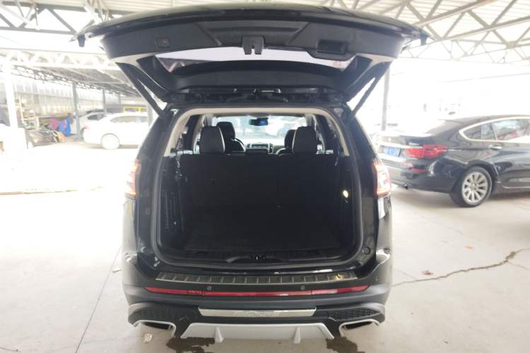 Used Ford Edge 2015 2.0T GTDi 4x4 High-Grade Model Trunk