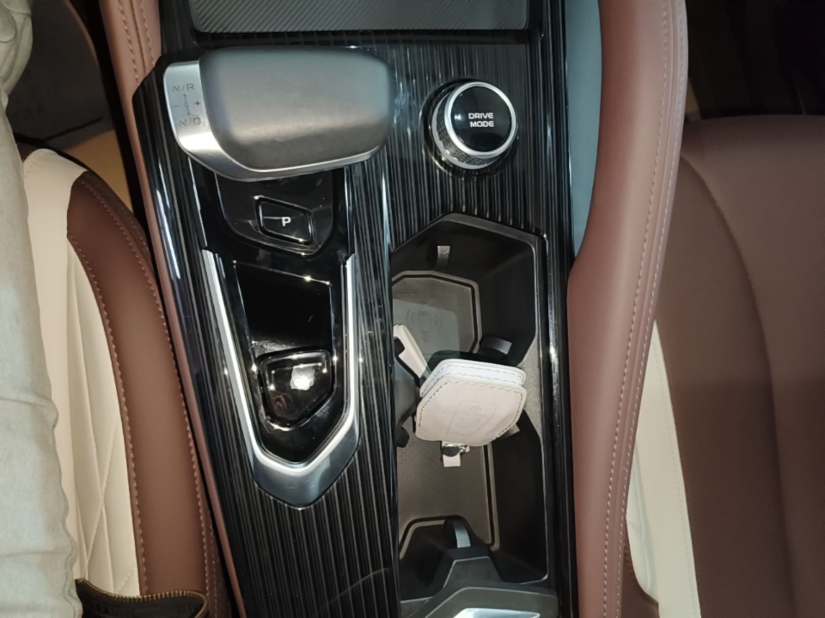 Geely Auto Monjaro L 2024 2.0TD High-Power Automatic Two-Wheel Drive Yunqi Version — снимка 16