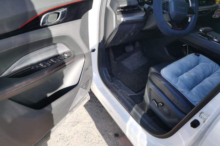 Used Oshan Z6 2022 Blue Whale 1.5T DCT Luxury Model