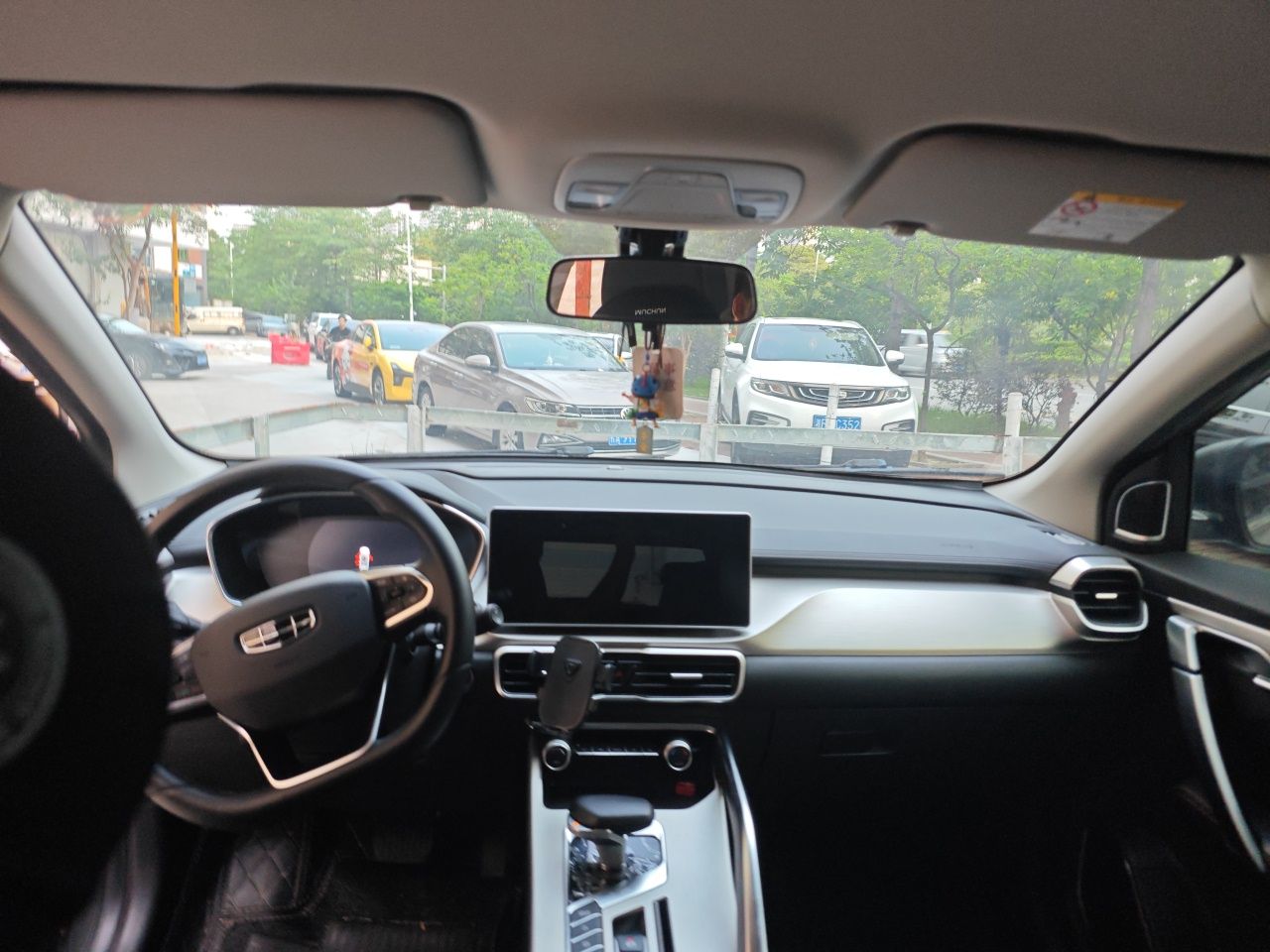 Geely Auto Coolray 2023 1.5T DCT Diamond Edition — снимка 13
