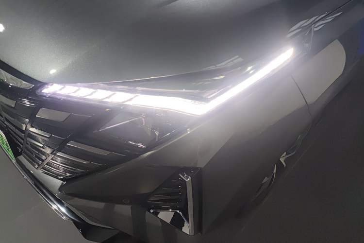 Used Changan UNI-Z New Energy 2024 Blue Whale Smart Electric iDD 125km Beyond Edition