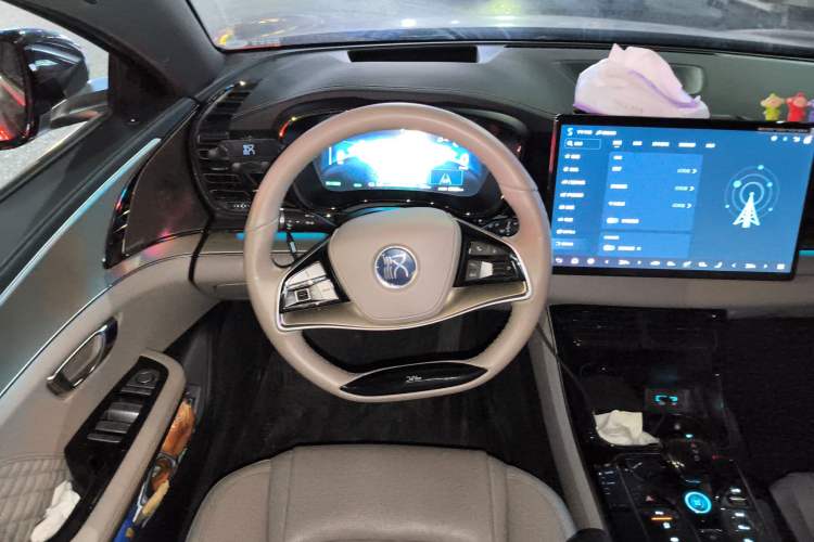 Used BYD Han 2024 EV Glory Edition 605KM Front-Wheel-Drive Premium Model
