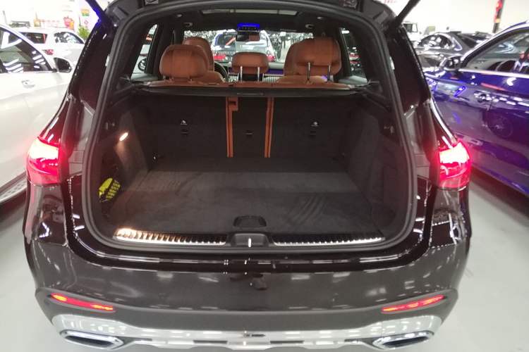 Used Mercedes-Benz GLC 2023 Facelifted GLC 300 L 4MATIC Luxury Version 5 Seats