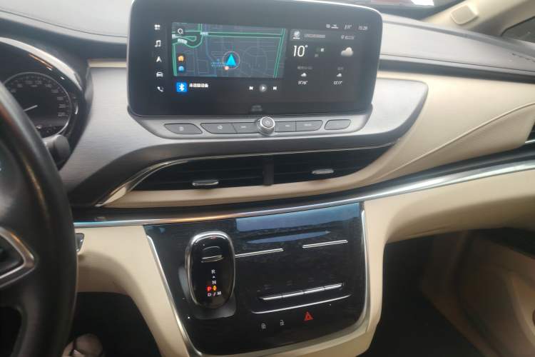 Used Buick GL8 2023 Facelifted Land Cruiser Executive Luxury Version
