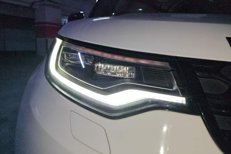 Used Land Rover Discovery 2023 Revised Version 360 PS R-Dynamic S
