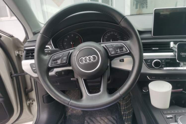 Used Audi A4L 2017 Plus 40 TFSI Fashion Model Steering Wheel