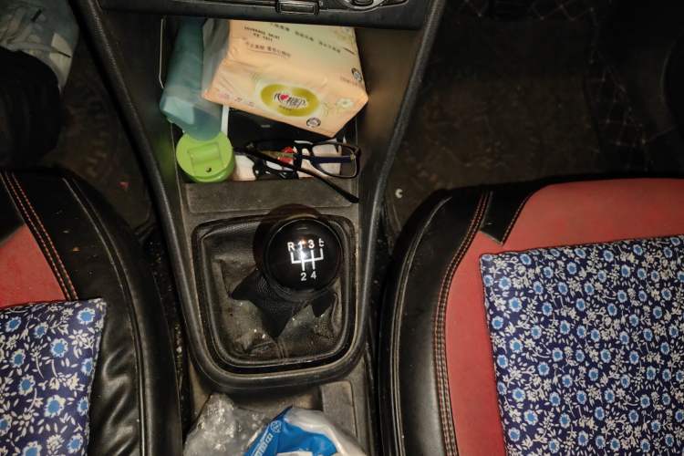 Used Volkswagen Jetta 2015 Zhuihui Edition 1.4L Manual Fashion Model Gear Lever