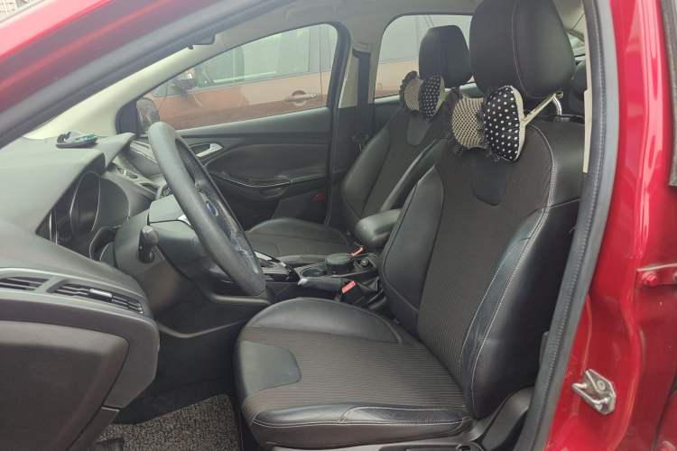 Used Ford Focus 2012 Sedan 1.6L Automatic Fashion Edition Left Front Seat