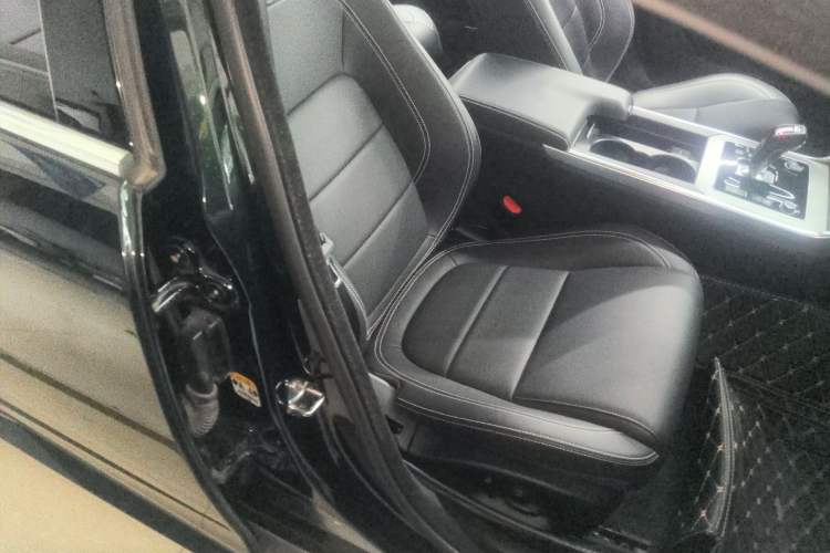 Used Jaguar XEL 2021 2.0T 250 PS R-DYNAMIC S Advanced Sport Edition Right Front Seat