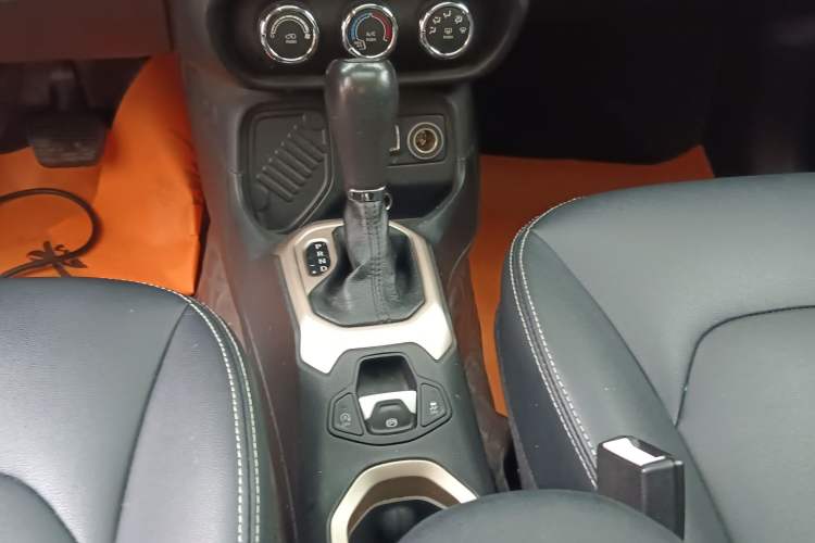 Used Jeep Renegade 2017 180T Automatic High-Energy Version Gear Lever