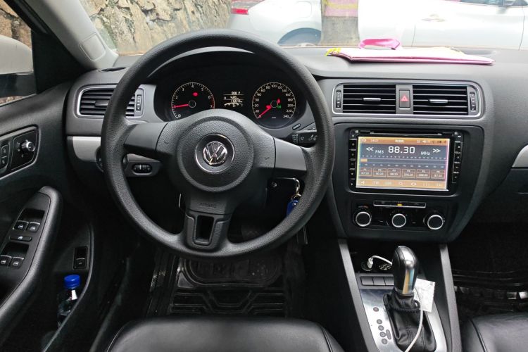 Used Volkswagen Sagitar 2012 1.6L Automatic Comfort Edition Steering Wheel