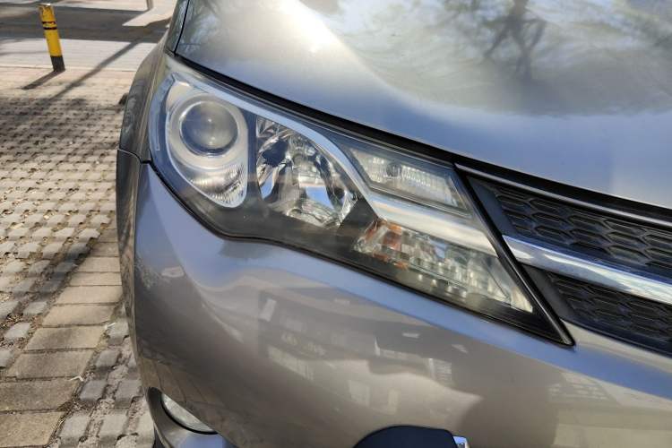 Used Toyota RAV4 2015 2.0L CVT Two-Wheel Drive Fashion Edition
