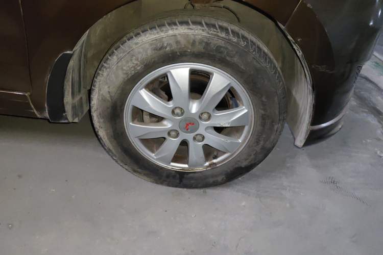Used Wuling Hongguang 2015 1.5L S Base Model China IV Right Front Wheel Hub