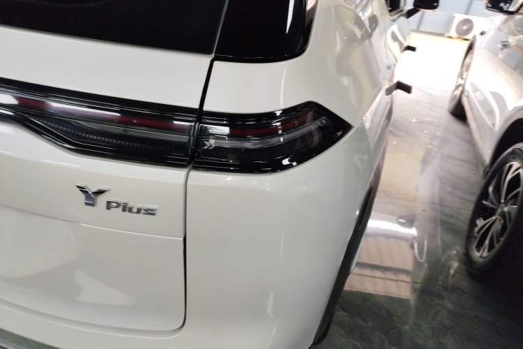 Used AION Y 2022 Plus 70 Tech Edition Right Rear Taillight