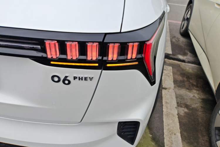 Used Lynk & Co 06 EM-P 2022 PHEV 84 km Range Pro Version
