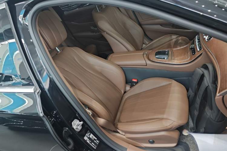 Used Mercedes-Benz E-Class 2023 Updated E 300 L Fashion Edition
