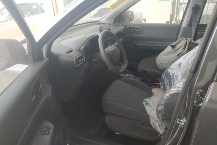 Used Wuling Hongguang New Energy 2024 All-Electric Model 300KM Standard Version
