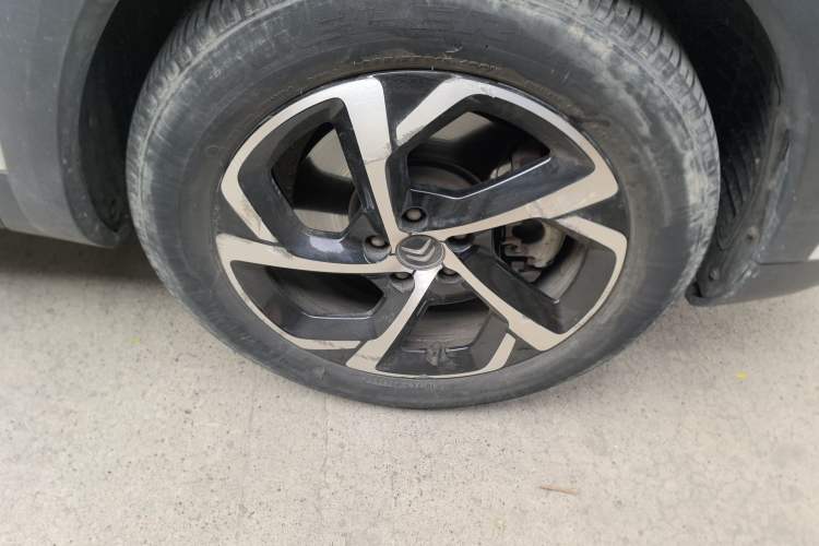 Used Citroen C5 AIRCROSS 2017 380THP Luxury Model Right Front Wheel Hub