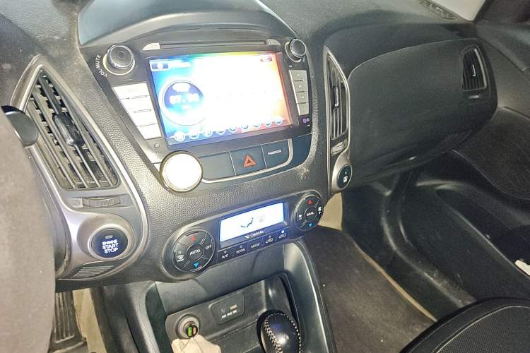 Used Hyundai ix35 2013 2.0L Automatic Two-Wheel Drive Smart GLS China IV Standard Audio And AC Panel