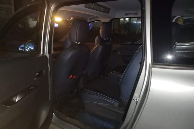 Used Wuling Hongguang New Energy 2025 Extended-Range Hybrid 50KM Comfort Version Left Rear Seat