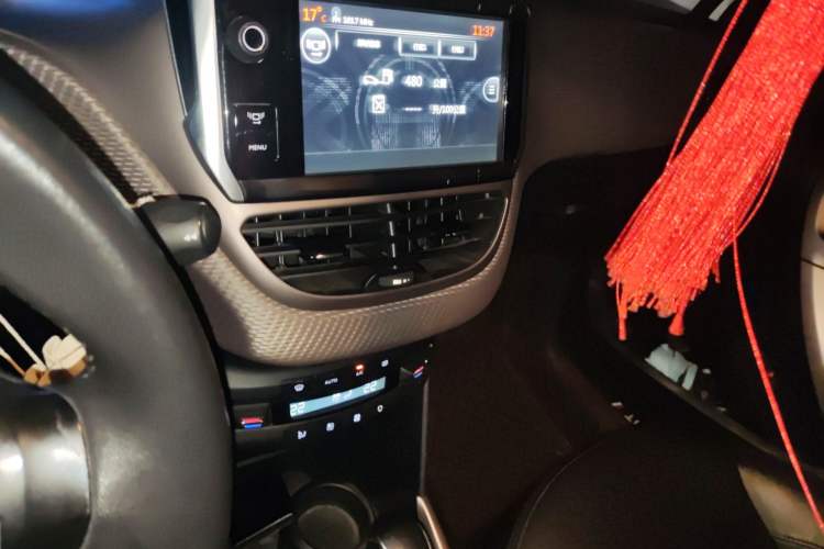 Used Peugeot 2008 2014 1.6L Automatic Navigation Edition Audio And AC Panel