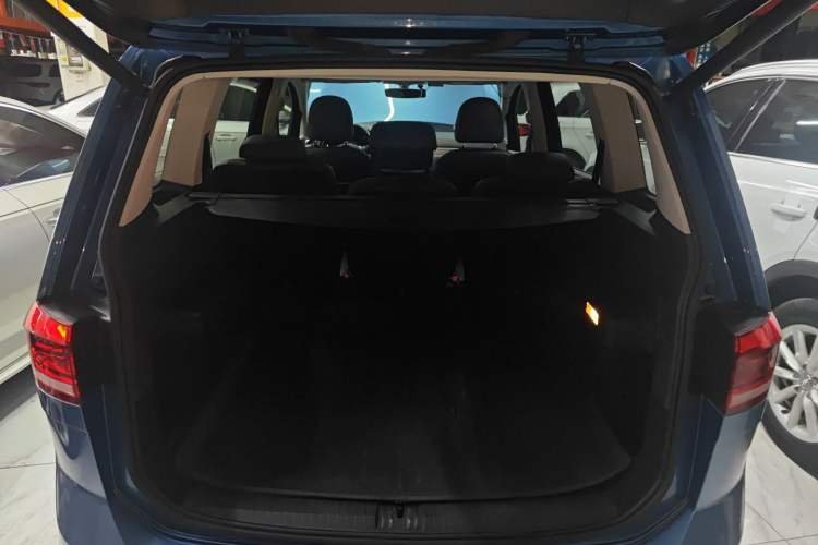 Used Volkswagen Touran 2016 Volkswagen Touran L 280TSI DSG Luxury Edition