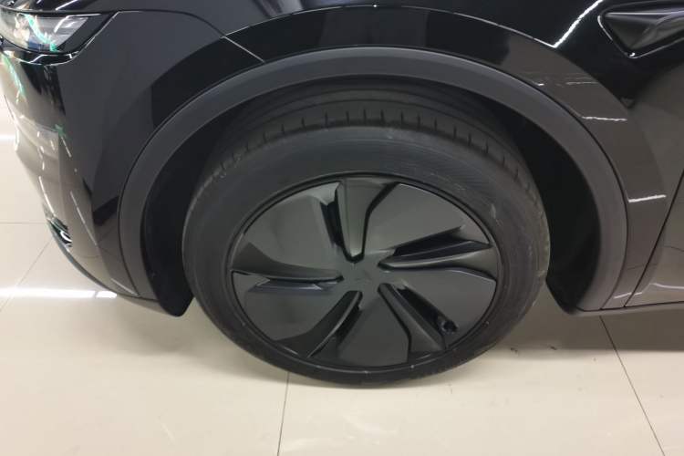 Used Tesla Model Y 2025 Rear-Wheel-Drive Version