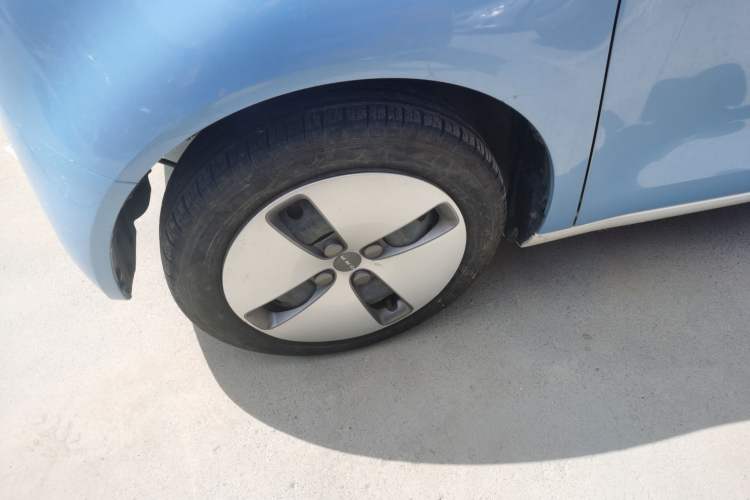 Used ORA Black Cat 2021 301 km Basic Version Left Front Wheel Hub