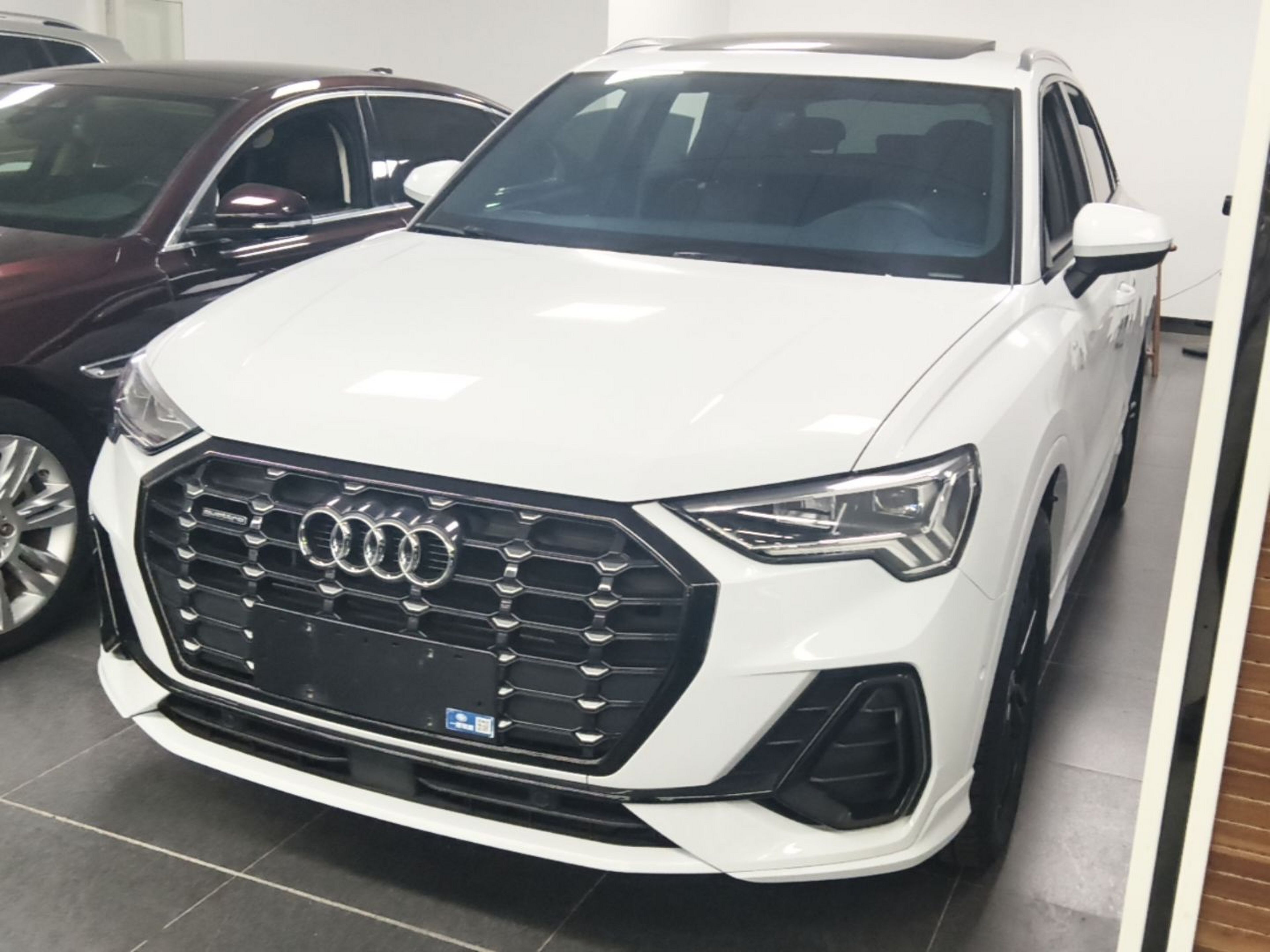 Unter der Vorderseite des Autos
