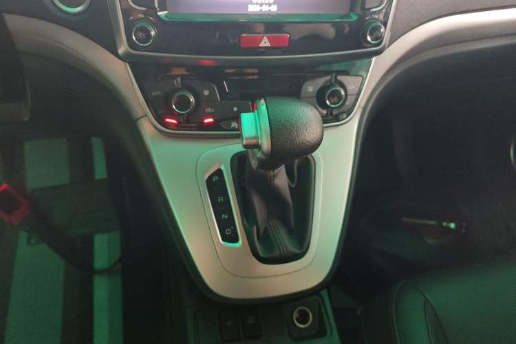 Used Haval M6 2019 1.5T DCT Two-Wheel Drive Elite Version China VI Standard Gear Lever