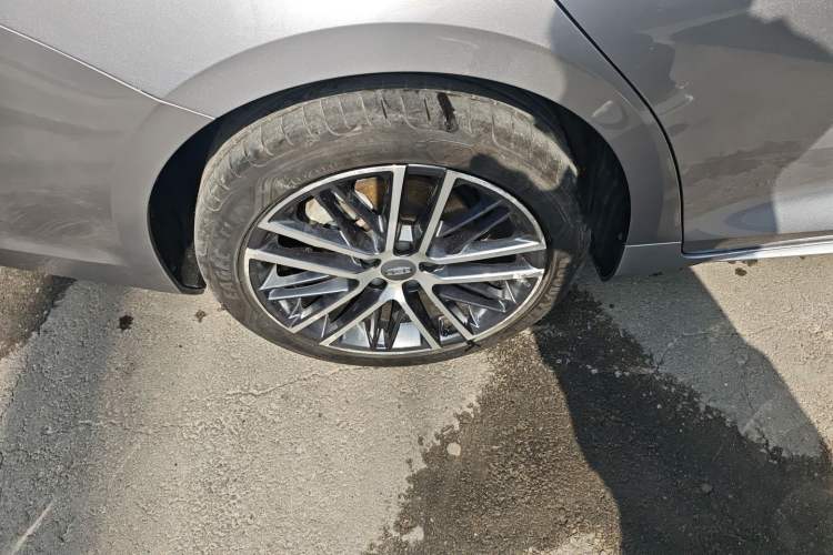 Used Geely Auto Preface 2021 2.0TD Luxury+ Version Right Rear Wheel Hub