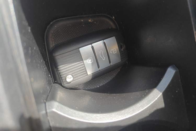 Used Roewe RX5 2016 20T Two-Wheel Drive Automatic Flagship Edition