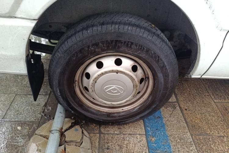 Used SAIC MAXUS Xintu V80 2021 2.0T PLUS AMT All-Rounder Mid-Height Roof 6/7/8/9-Seater
