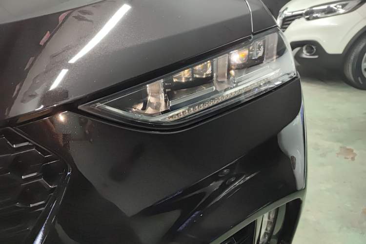 Used Wey VV7 2017 2.0T Flagship Model Left Front Headlight