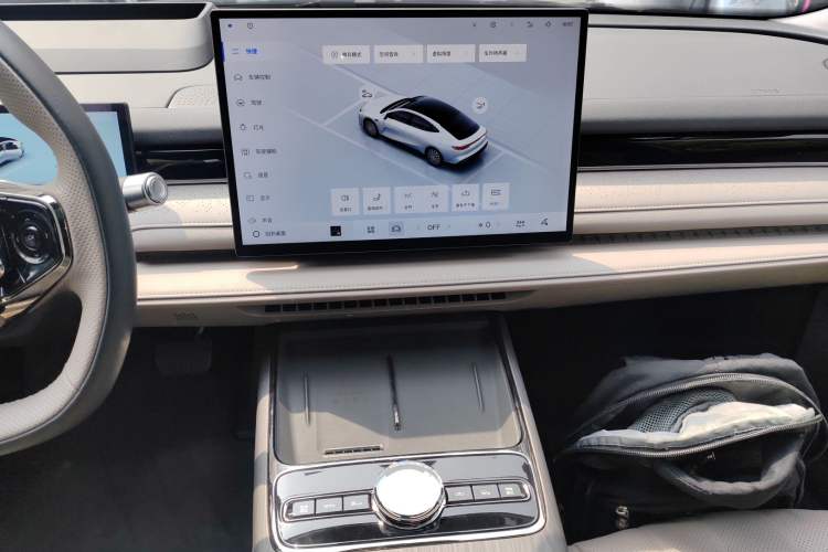 Used Geely Galaxy 8 2025 130km EM-P Starship Edition Audio And AC Panel