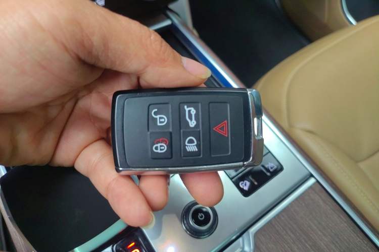 Used Land Rover Range 2023 3.0 L6 360 PS Grand Edition Vehicle Key