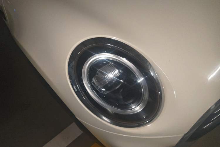 Used MINI 2019 1.5T COOPER Classic Edition Five-Door Version Right Front Headlight