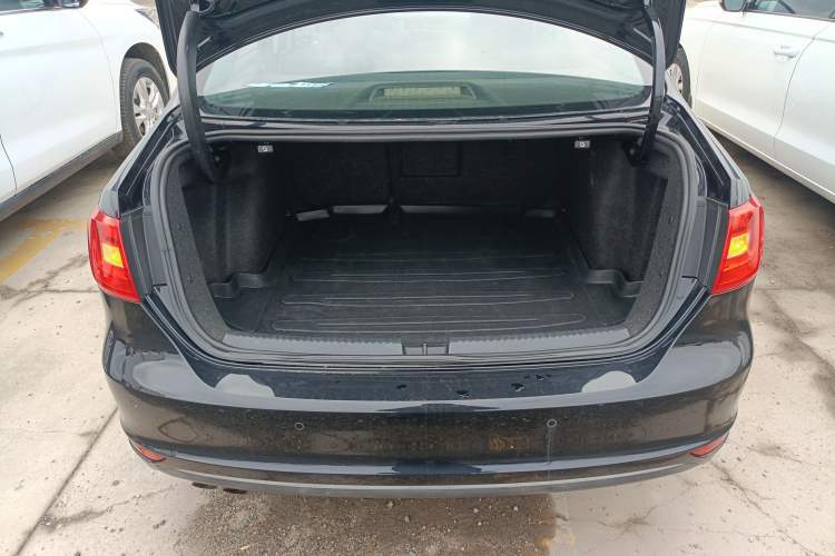 Used Volkswagen Sagitar 2014 Revised Version 1.4TSI Automatic Luxury Edition
