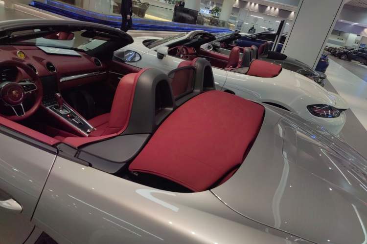 Used Porsche 718 2022 Boxster 2.0T Left Rear Seat