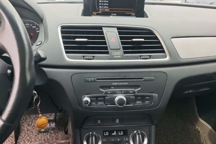 Used Audi Q3 2015 35 TFSI Ambition Edition Audio And AC Panel