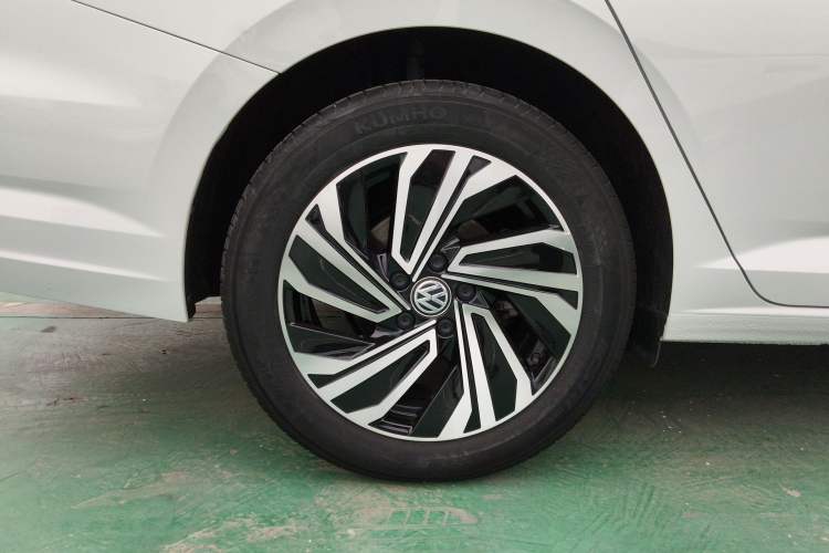 Used Volkswagen Sagitar 2021 200TSI DSG Excellence Edition Right Rear Wheel Hub