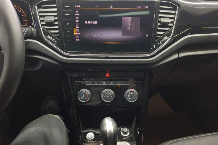 Used Volkswagen T-ROC 2021 280TSI DSG Two-Wheel Drive Comfort Connect Edition Audio And AC Panel