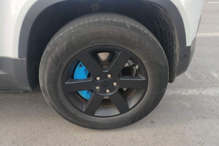 Used Land Rover Defender  Right Front Wheel Hub