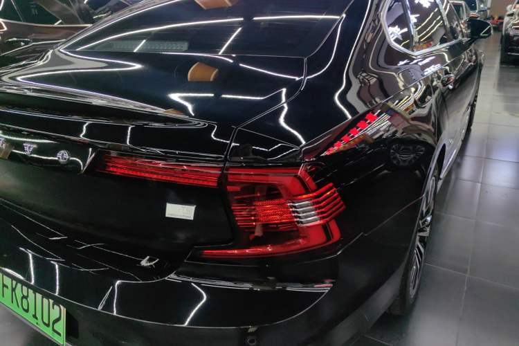 Used Volvo S90 New Energy 2024 Plug-in Hybrid Four-Wheel Drive Long-Range Zhiyi Luxury Edition
