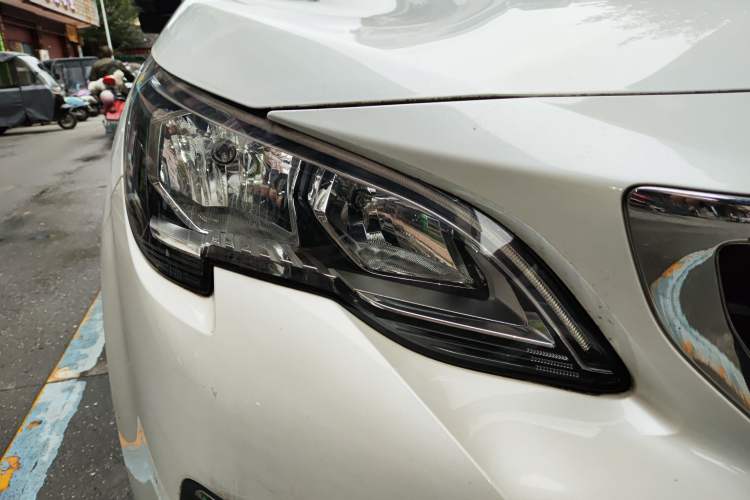 Used Peugeot 4008 2018 350THP Elite Edition Right Front Headlight