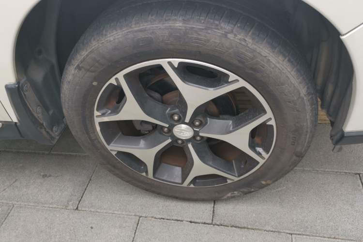 Used Subaru Forester 2013 2.5i Automatic Elite Edition Right Front Wheel Hub