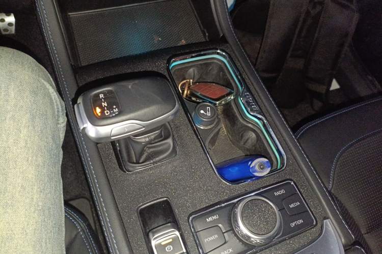 Used BAIC Off-Road BJ40 2021 2.0D Automatic Four-Wheel Drive Blade Hero Edition Pioneer Model Gear Lever