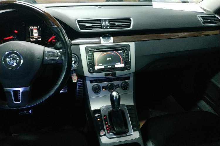 Used Volkswagen Magotan 2015 2.0 TSI Prestige Model Audio And AC Panel